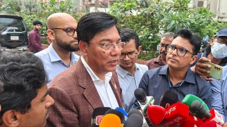 দুবাই রুটে বিমানের ফ্লাইট চালুর সম্ভাবনা নিয়ে আলোচনা, সেবায় স্বচ্ছতা আনার নির্দেশ বিমান প্রতিমন্ত্রীর