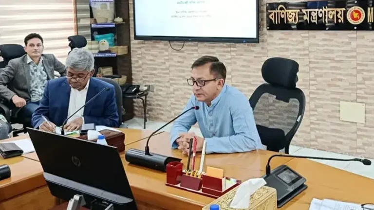 ভোজ্যতেলের দাম বাড়ার কোনো সম্ভাবনা নেই, আতঙ্কিত হয়ে বেশি কিনবেন না: বাণিজ্যমন্ত্রী