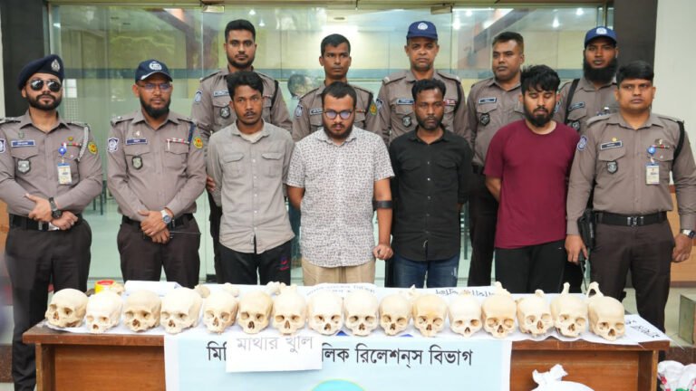রাজধানীতে কঙ্কাল পাচারকারী চক্রের ৪ সদস্য গ্রেপ্তার, ৪৭টি মাথার খুলি ও হাড় উদ্ধার