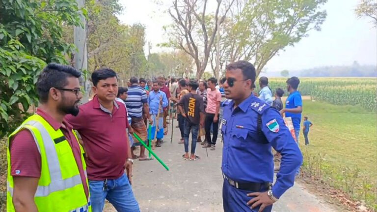 মেহেরপুরে ভিজিএফের চাল বিতরণ নিয়ে বিএনপির দুই গ্রুপের সংঘর্ষে আহত ১০