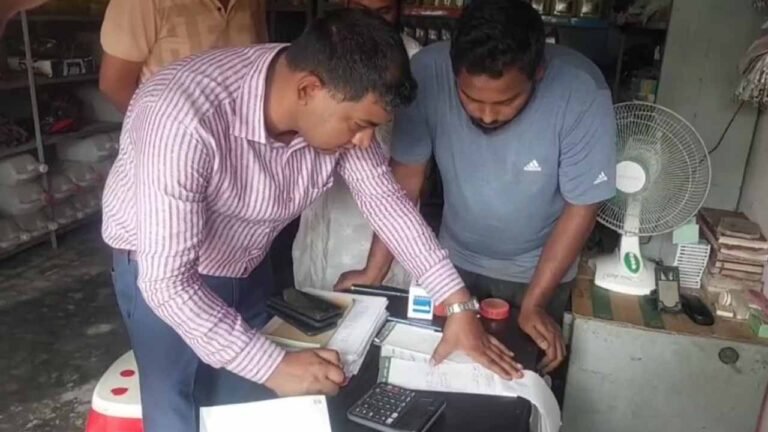 মানিকগঞ্জে অতিরিক্ত দামে ডিজেল ও মেয়াদোত্তীর্ণ ওষুধ বিক্রি: ৩ প্রতিষ্ঠানকে জরিমানা