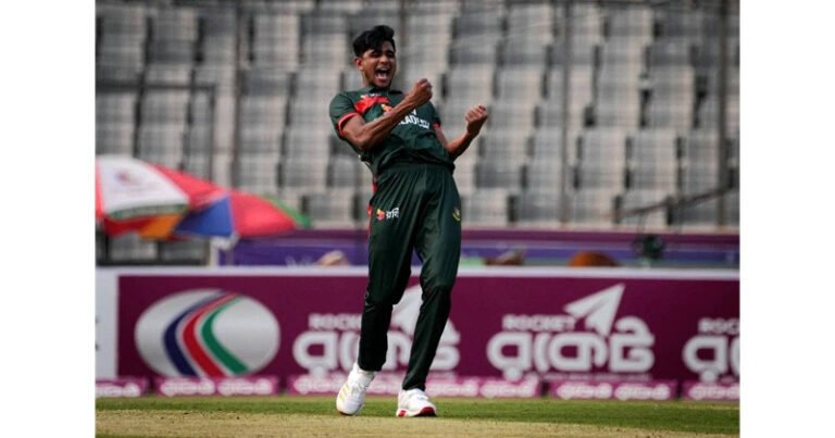 ব্যাটে-বলে পাকিস্তানকে নাস্তানুবুধ করে সিরিজে এগিয়ে গেল বাংলাদেশ