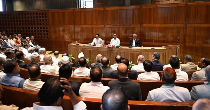 এমপি-মন্ত্রিদের মার্জিত ও সতর্ক হওয়ার নির্দেশনা দিলেন প্রধানমন্ত্রী