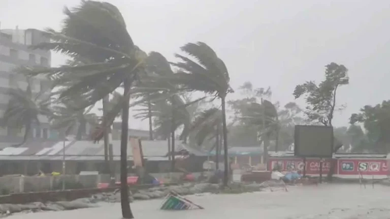 দেশের ৩ অঞ্চলে ঝোড়ো হাওয়াসহ বৃষ্টির আভাস, নদী বন্দরে সতর্ক সংকেত