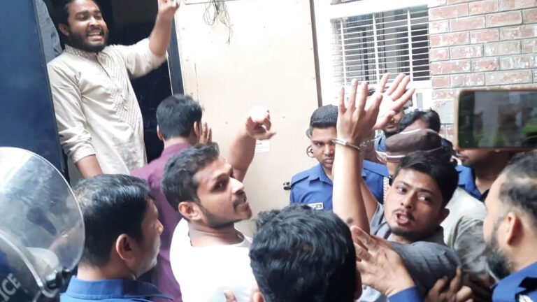 ঝিনাইদহে বৈষম্যবিরোধী ছাত্র আন্দোলনের ২ নেতা রিমান্ডে, কারাগারে ৫