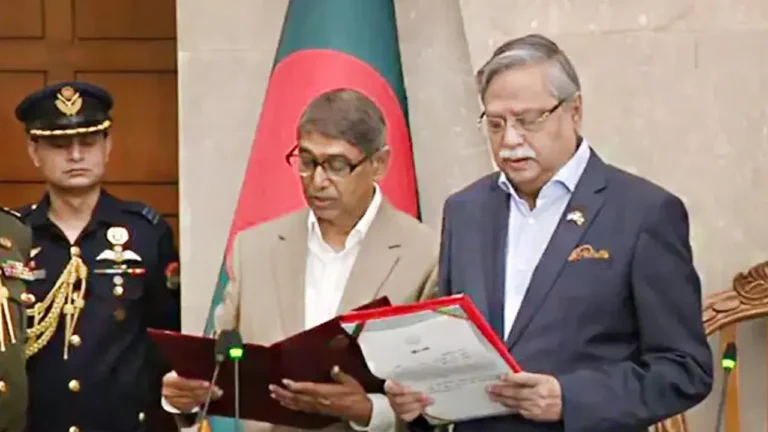 মন্ত্রী হিসেবে শপথ নিলেন আহমেদ আযম খান