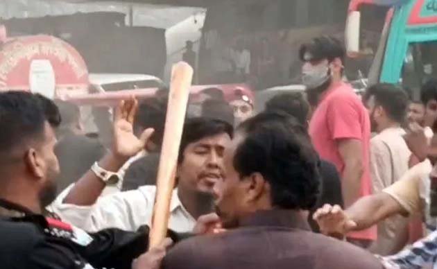 বালুর ঘাট দখল নিয়ে বিএনপির দু’পক্ষের সংঘর্ষে আহত ১৫