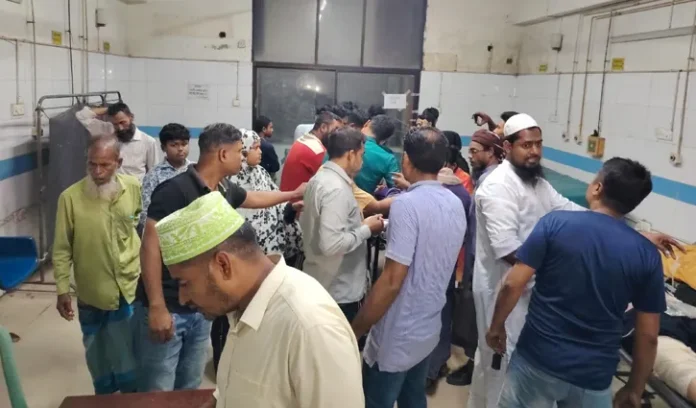 বাগেরহাটে বাস-মাইক্রোবাস সংঘর্ষে নিহত ১৩