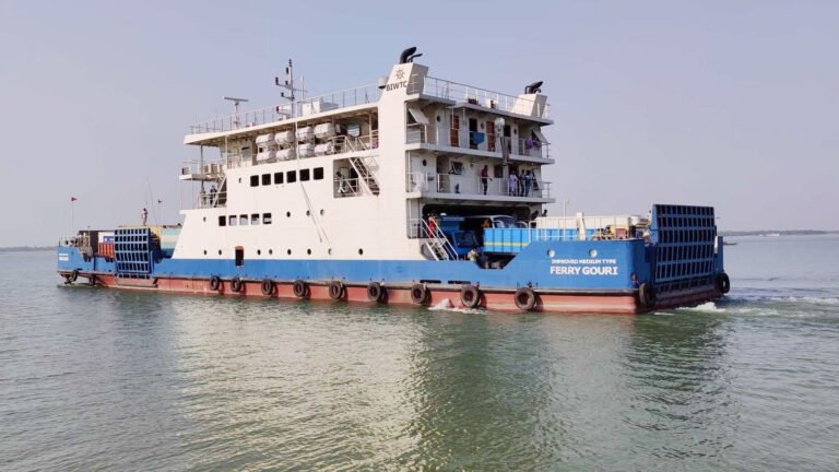 নির্বিঘ্ন ঈদযাত্রায় দৌলতদিয়া-পাটুরিয়া নৌরুটে চলবে ১৬ টি ফেরি