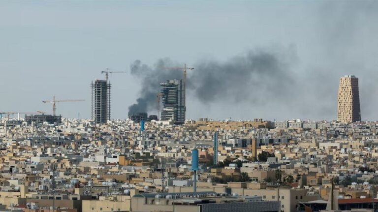 রিয়াদ ও পূর্বাঞ্চলে ১৭টি ড্রোন ভূপাতিত করল সৌদি আরব