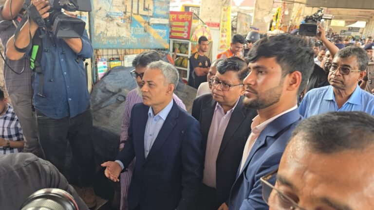 নির্ধারিত ভাড়ার বেশি নেওয়ার নজির নেই, মালিকরা খুশিতেই কম নিচ্ছেন: সেতুমন্ত্রী