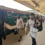 স্বস্তির ঈদযাত্রায় ঘরমুখো মানুষ: শৃঙ্খলায় ঢাকা ছাড়ছে ট্রেন