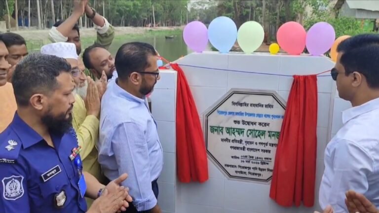 পিরোজপুরের ভাণ্ডারিয়ায় মোল্লার খাল পুনঃখনন কাজের উদ্বোধন করলেন গণপূর্ত প্রতিমন্ত্রী
