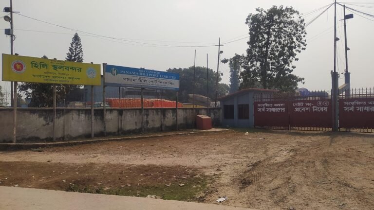 ঈদের ছুটিতে ১০ দিন বন্ধ থাকবে হিলি স্থলবন্দরের আমদানি-রপ্তানি