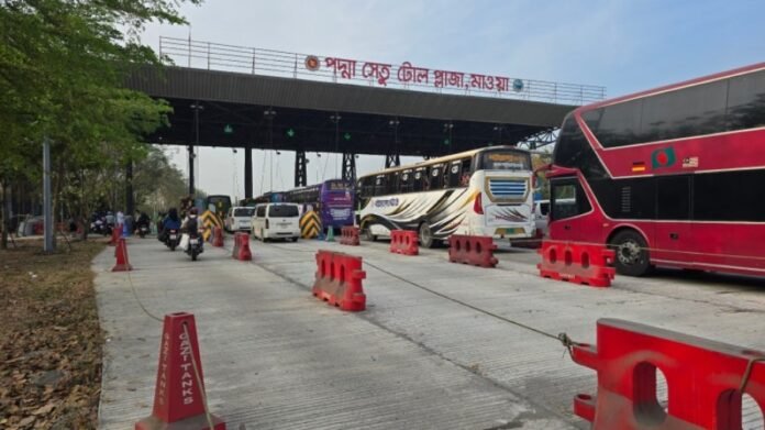 পদ্মা সেতু দিয়ে নির্বিঘ্নে বাড়ি ফিরছে মানুষ, নেই যানজট