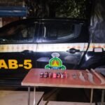 রাজশাহীতে পরিত্যক্ত অবস্থায় ২১টি ককটেল ও দেশীয় অস্ত্র উদ্ধার