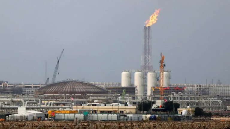 কাতারের জ্বালানি কেন্দ্রে ইরানি ক্ষেপণাস্ত্র হামলা: বিশ্ববাজারে বড় সংকটের আশঙ্কা
