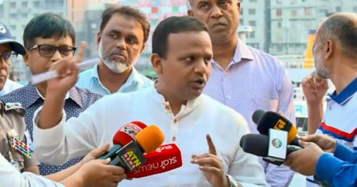 লঞ্চে নৌকা থেকে যাত্রী ওঠা বন্ধে কঠোর অবস্থানে সরকার: নৌপ্রতিমন্ত্রী