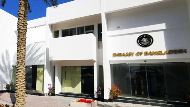 বাহরাইন থেকে চার্টার্ড ফ্লাইটে দেশে ফিরছেন ২৮২ বাংলাদেশি