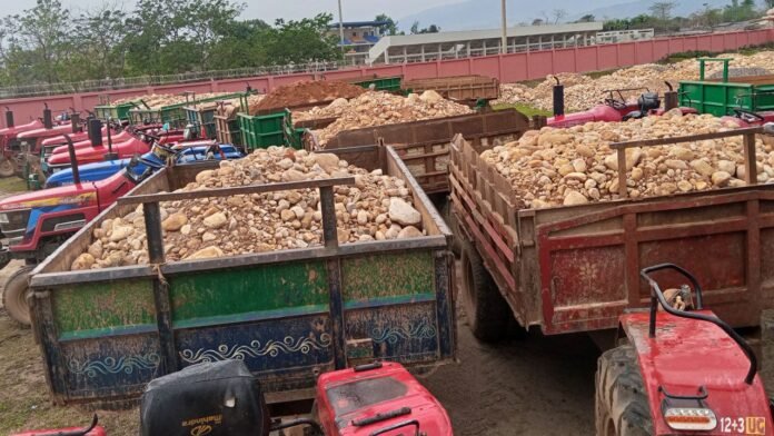 সিলেটের কোম্পানীগঞ্জে যৌথ অভিযানে ৩৯ ট্রাক্টরসহ বিপুল পাথর জব্দ, আটক ৬