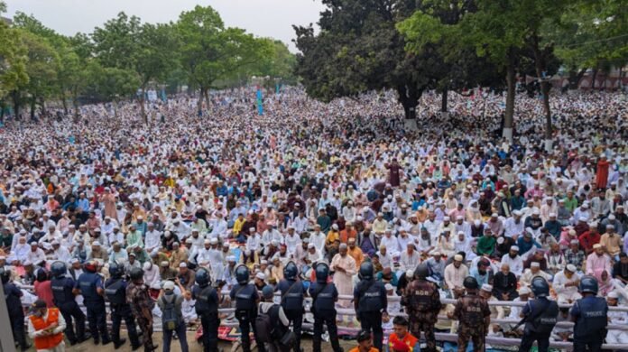 শোলাকিয়ায় ১৯৯তম ঈদ জামাতে জনসমুদ্র, বিশ্বশান্তি কামনায় দোয়া