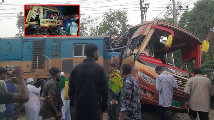 কুমিল্লায় বাস-ট্রেন ভয়াবহ সংঘর্ষে নিহত ১২
