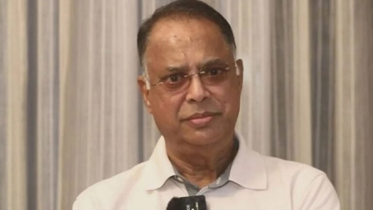 আতঙ্কিত হবেন না, তেল পর্যাপ্ত আছে: জ্বালানি মন্ত্রী