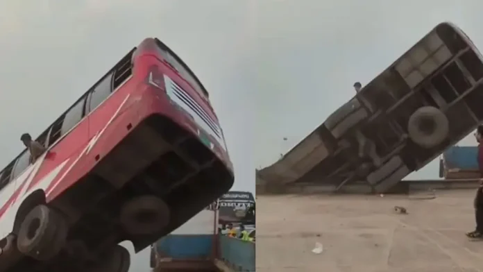 দৌলতদিয়া ফেরিঘাটে বাসডুবি: নিহতের সংখ্যা বেড়ে ২৫