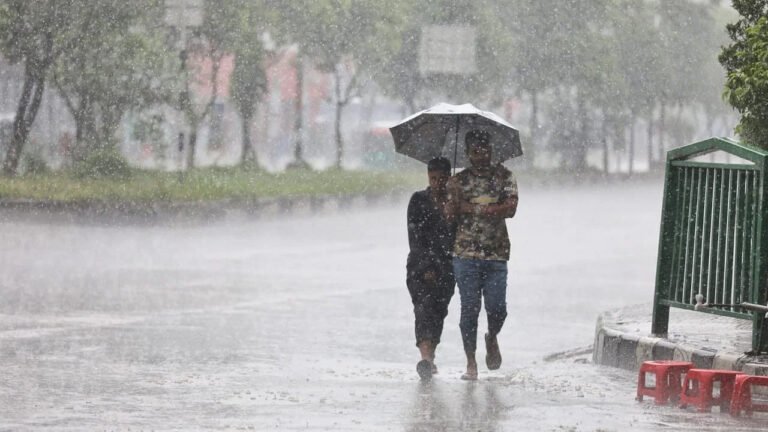 আগামী পাঁচ দিন বজ্রবৃষ্টি ও শিলাবৃষ্টির পূর্বাভাস দিল আবহাওয়া অধিদপ্তর