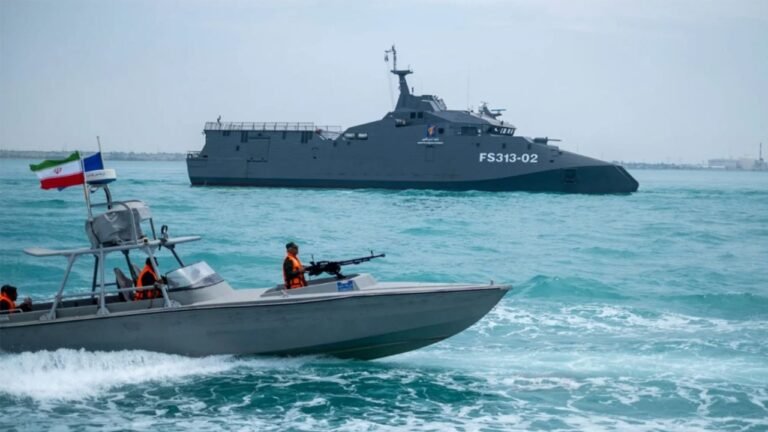 হরমুজ প্রণালি দিয়ে বাংলাদেশসহ ছয় দেশের জাহাজে নিরাপত্তা দেবে ইরান