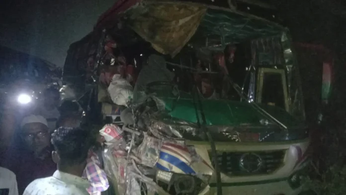 কিশোরগঞ্জে দুই বাসের মুখোমুখি সংঘর্ষ, আহত ২০