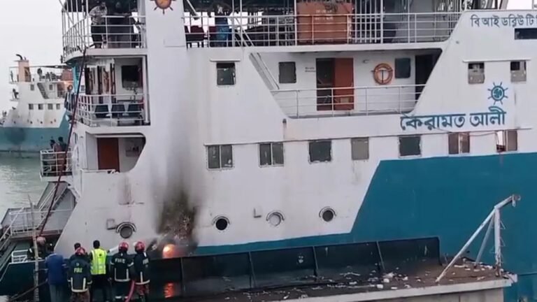পাটুরিয়ায় এবার ফেরিতে আগুন