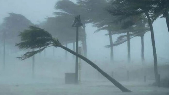 সারাদেশে ঝড়-বৃষ্টির পূর্বাভাস: ১৯ জেলায় সতর্ক সংকেত