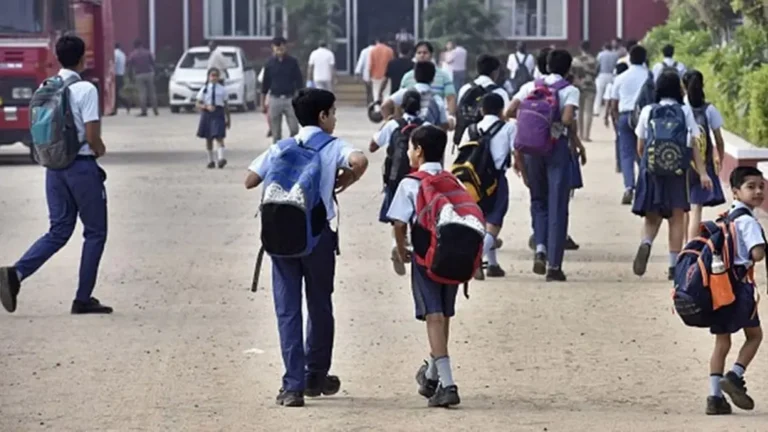 আজ খুলছে সব শিক্ষাপ্রতিষ্ঠান, মানতে হবে নতুন নির্দেশনা