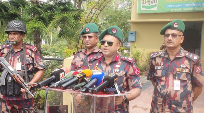 জ্বালানি তেল পাচার রোধে রাজশাহী সীমান্তে বিজিবির কড়াকড়ি