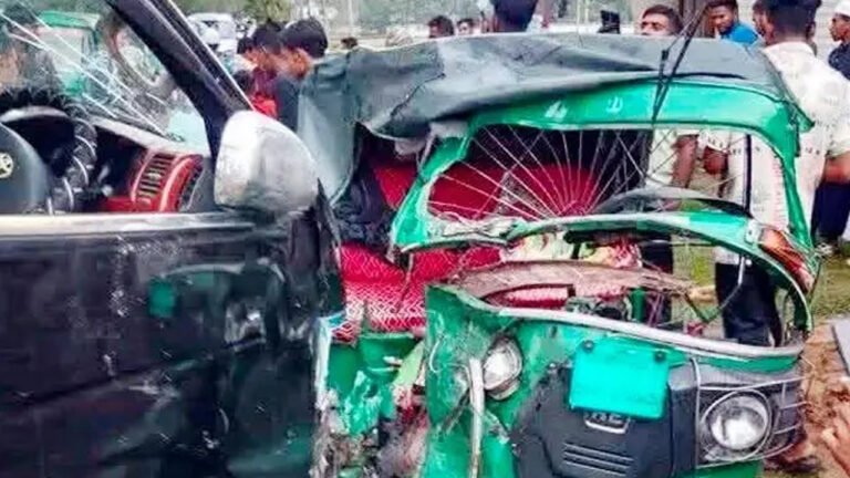 শ্রীমঙ্গলে মাইক্রোবাস-অটোরিকশার সংঘর্ষে নিহত ৩