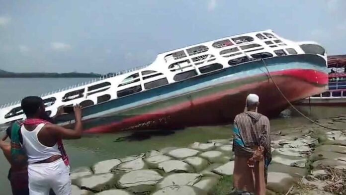 বরিশালে চরমোনাই ঘাটে লঞ্চডুবি, কোনো হতাহত নেই
