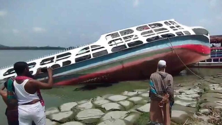 বরিশালে চরমোনাই ঘাটে লঞ্চডুবি, কোনো হতাহত নেই