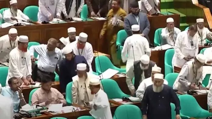 জুলাই সনদ ও গণভোট ইস্যুতে সংসদ থেকে বিরোধী দলের ওয়াকআউট