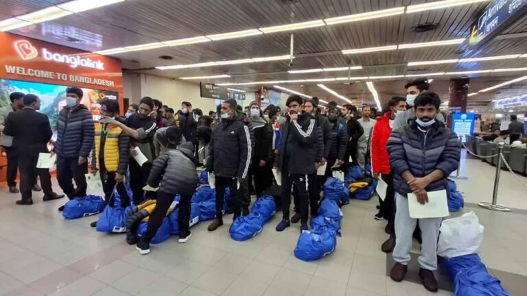 লিবিয়ার বন্দিশিবির থেকে দেশে ফিরলেন ১৭৫ বাংলাদেশি