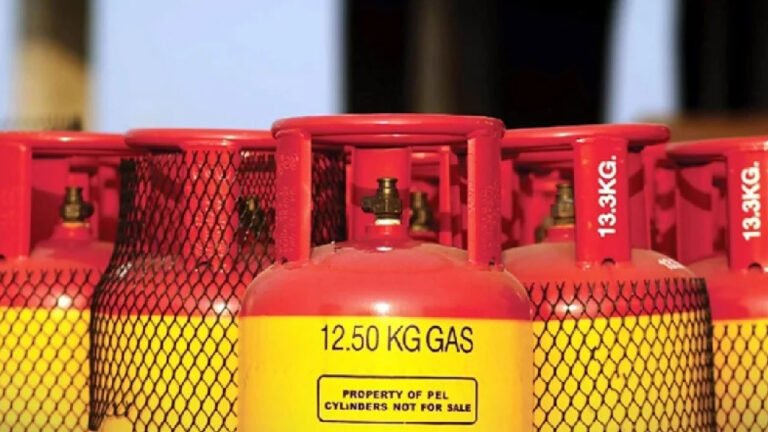 ১২ কেজি এলপি গ্যাসের দাম ৩৮৭ টাকা বাড়িয়ে ১ হাজার ৭২৮ টাকা নির্ধারণ