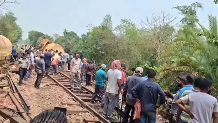 সিলেটে তেলবাহী ট্রেন দুর্ঘটনা: ১৬ ঘণ্টা ধরে রেল যোগাযোগ বিচ্ছিন্ন