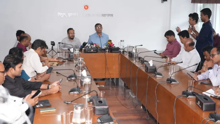 কৃষকদের ডিজেল প্রাপ্তি নিশ্চিত করতে ডিসিদের নির্দেশ