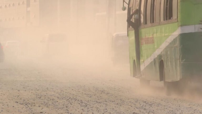 বিশ্বের দূষিত শহরের তালিকায় ১৩তম অবস্থানে ঢাকা