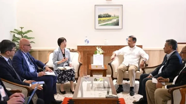 প্রধানমন্ত্রীর সাথে এআইআইবি প্রতিনিধি দলের সাক্ষাৎ