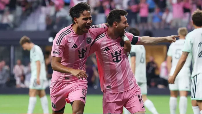 নিজ নামে স্ট্যান্ডের সামনে গোল করে নতুন স্টেডিয়ামের উদ্বোধন স্মরণীয় করলেন মেসি