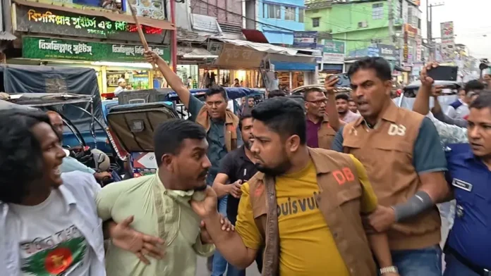 লক্ষ্মীপুর পুলিশের সঙ্গে বৈষম্যবিরোধী নেতাদের হাতাহাতি, ওসিসহ আহত ১০