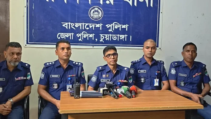 চুয়াডাঙ্গায় মানবপাচারকারীদের কবল থেকে শিশুসহ ৮ জন উদ্ধার, ২ দালাল আটক