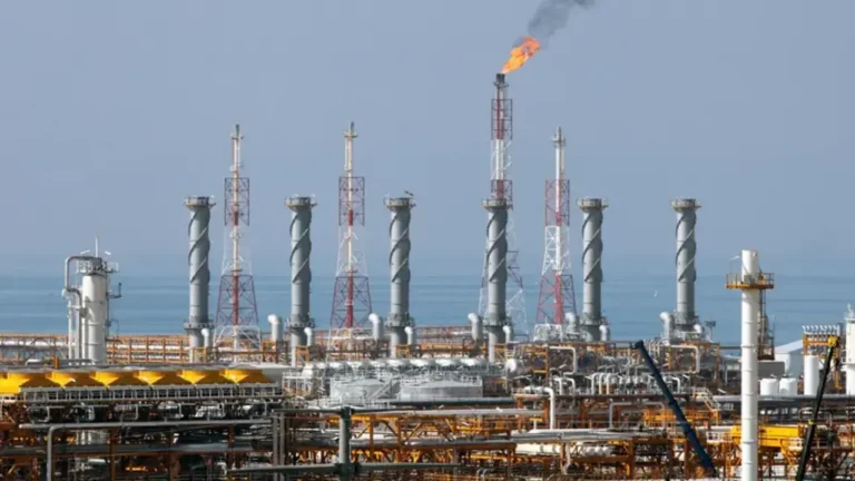 ইরানের গুরুত্বপূর্ণ পেট্রোকেমিক্যাল স্থাপনায় ইসরায়েলের হামলা