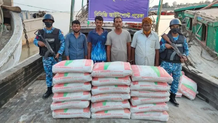 মিয়ানমারে পাচারের সময় চট্টগ্রাম বন্দরে ৫৫০ বস্তা সিমেন্টসহ গ্রেপ্তার ৪